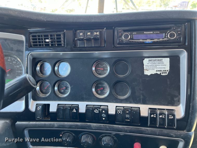 image for item DS3025 2008 Kenworth T800 semi truck