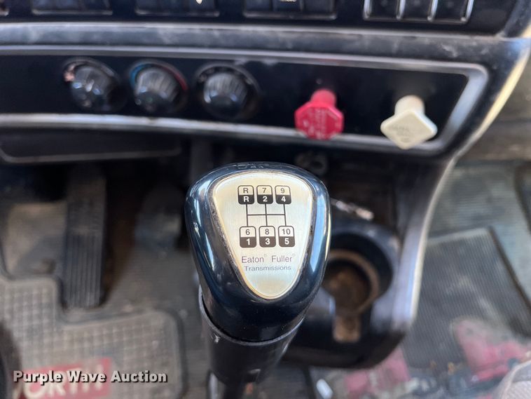 image for item DS3025 2008 Kenworth T800 semi truck