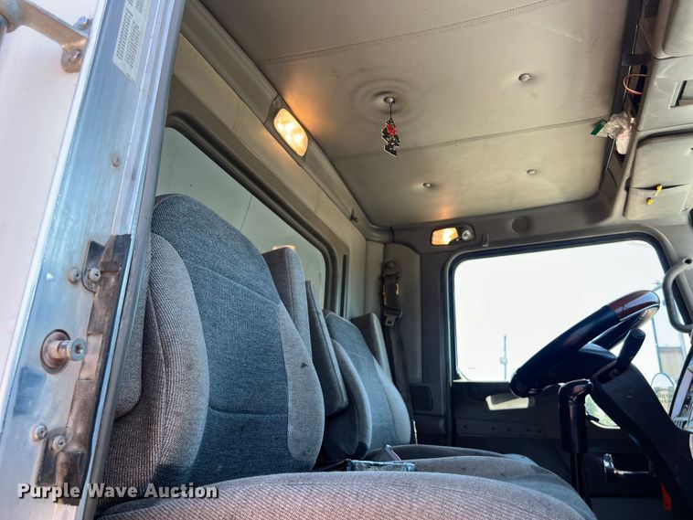 image for item DS3025 2008 Kenworth T800 semi truck