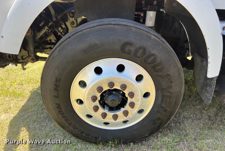 image for item DS3025 2008 Kenworth T800 semi truck