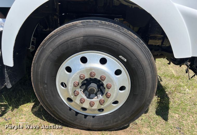 image for item DS3025 2008 Kenworth T800 semi truck