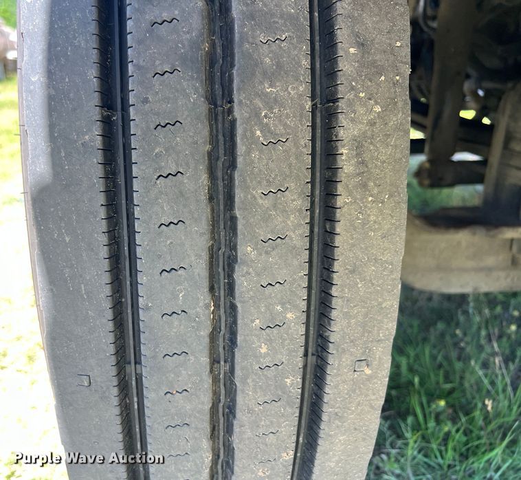 image for item DS3025 2008 Kenworth T800 semi truck