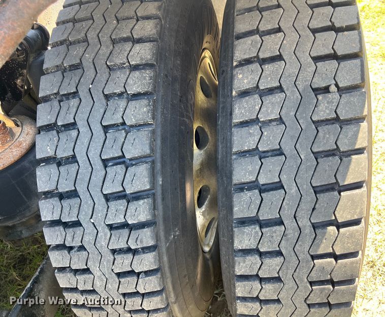 image for item DS3025 2008 Kenworth T800 semi truck