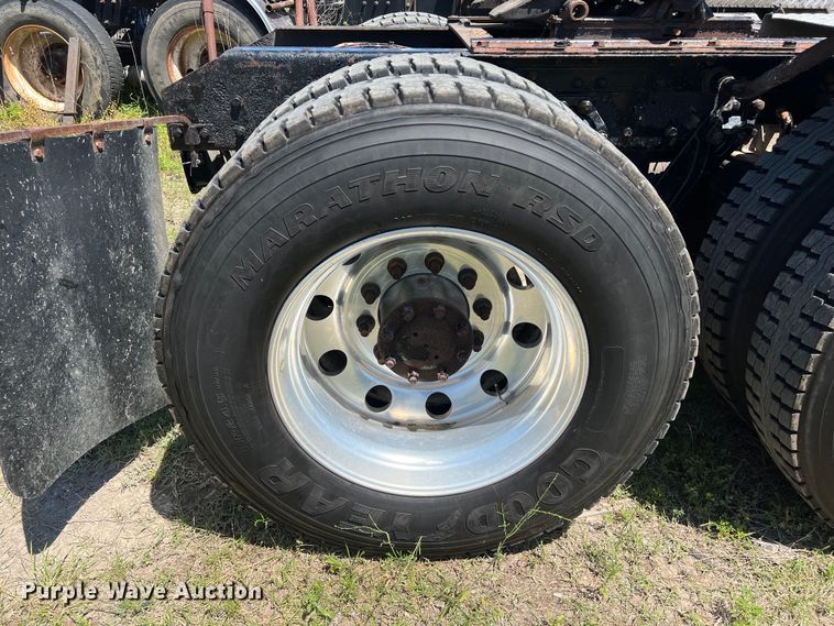 image for item DS3025 2008 Kenworth T800 semi truck