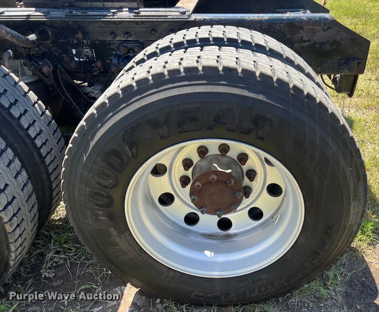 image for item DS3025 2008 Kenworth T800 semi truck