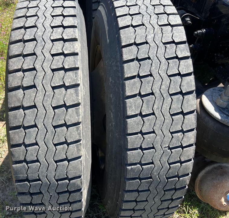 image for item DS3025 2008 Kenworth T800 semi truck