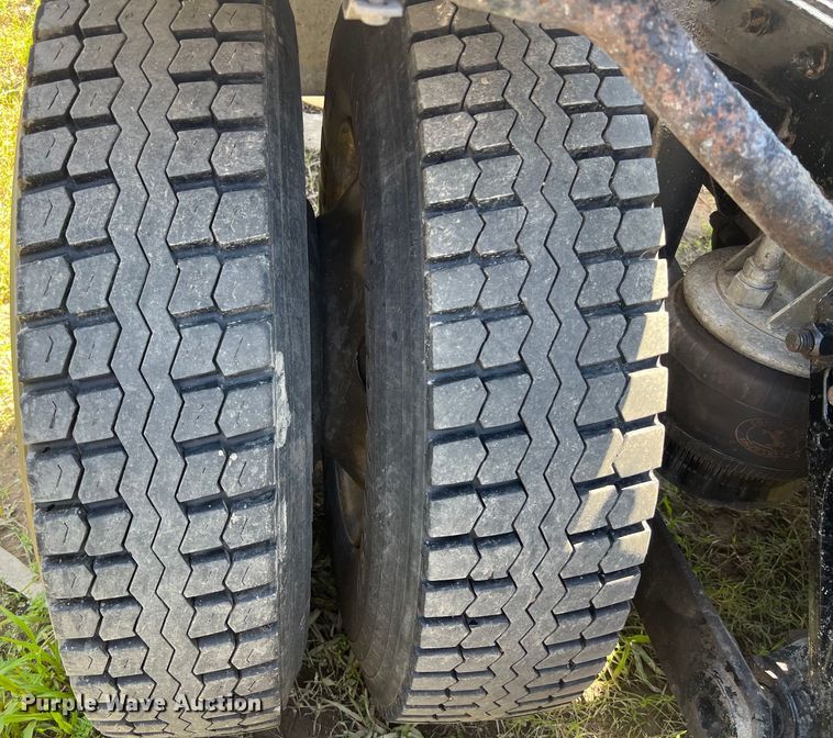 image for item DS3025 2008 Kenworth T800 semi truck