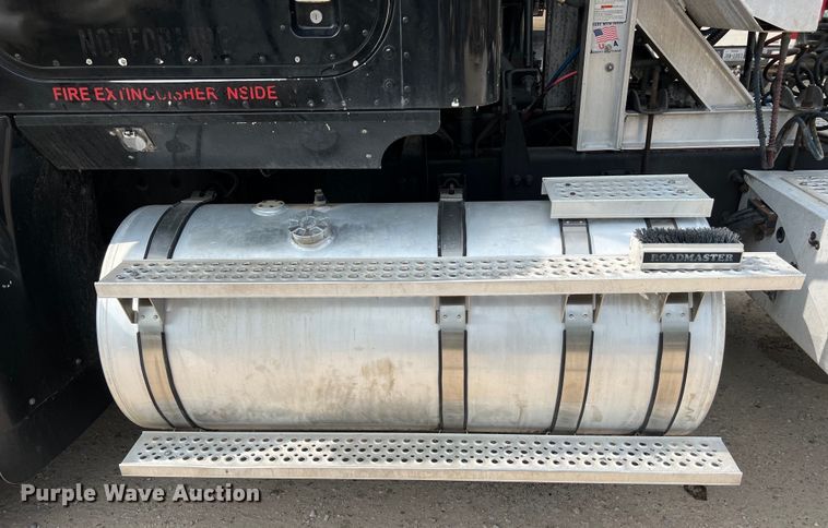 image for item DS3043 2013 International PayStar 5900i semi truck