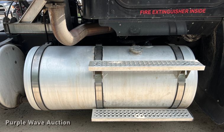 image for item DS3043 2013 International PayStar 5900i semi truck