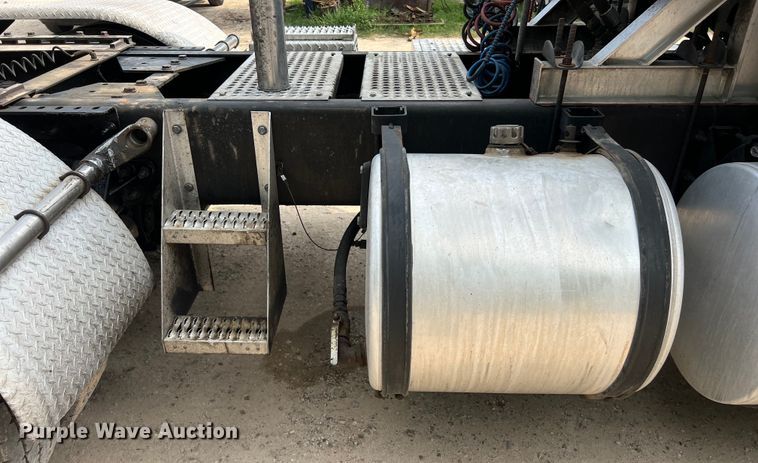 image for item DS3043 2013 International PayStar 5900i semi truck