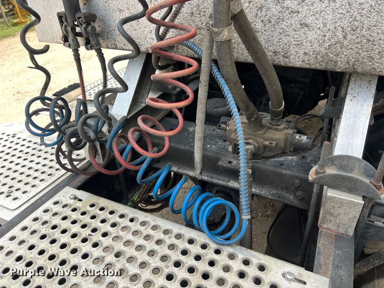 image for item DS3043 2013 International PayStar 5900i semi truck