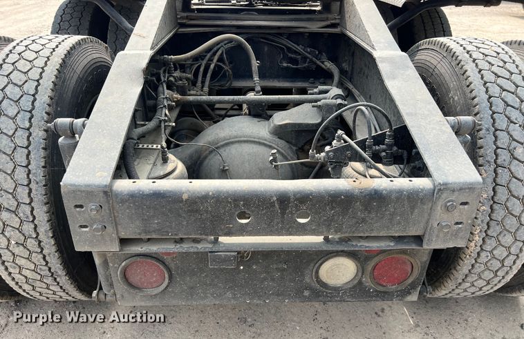 image for item DS3043 2013 International PayStar 5900i semi truck