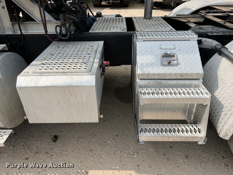 image for item DS3043 2013 International PayStar 5900i semi truck