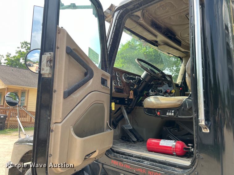 image for item DS3043 2013 International PayStar 5900i semi truck