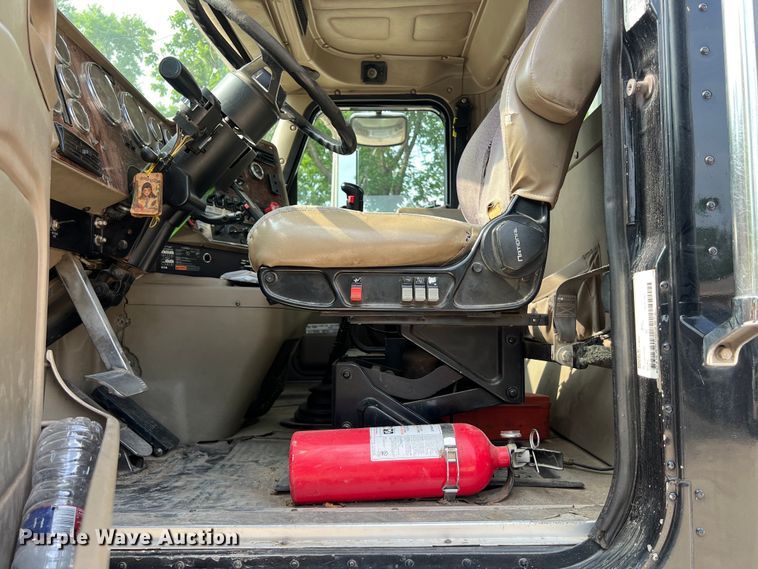 image for item DS3043 2013 International PayStar 5900i semi truck