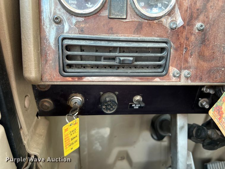 image for item DS3043 2013 International PayStar 5900i semi truck