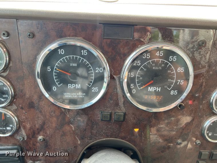 image for item DS3043 2013 International PayStar 5900i semi truck