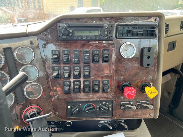 image for item DS3043 2013 International PayStar 5900i semi truck