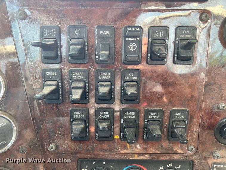 image for item DS3043 2013 International PayStar 5900i semi truck