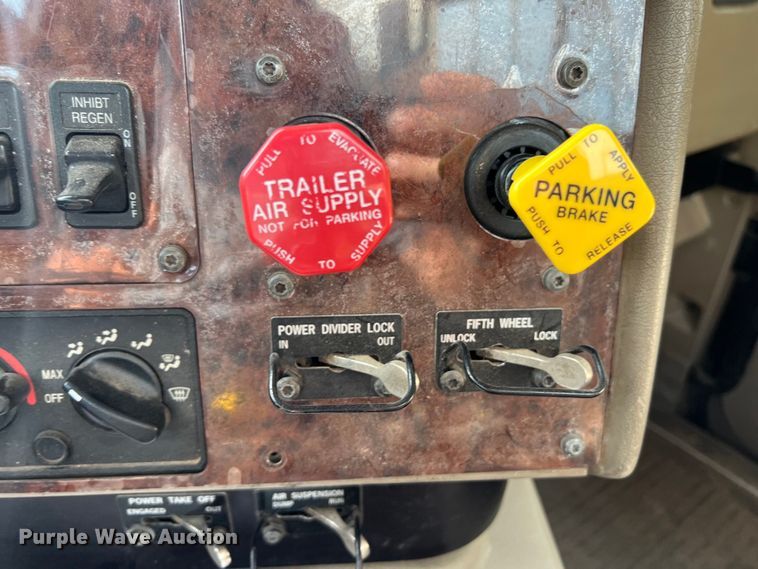 image for item DS3043 2013 International PayStar 5900i semi truck