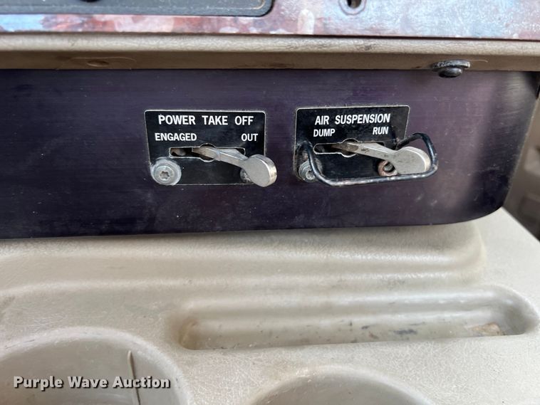 image for item DS3043 2013 International PayStar 5900i semi truck