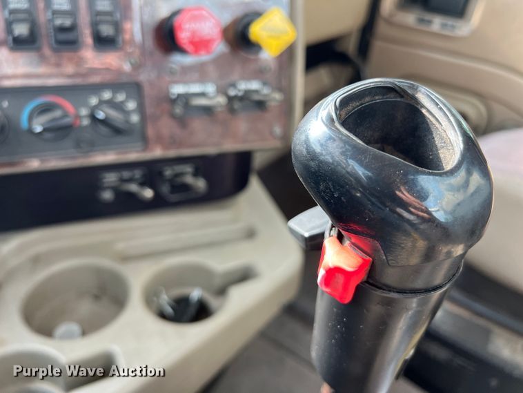 image for item DS3043 2013 International PayStar 5900i semi truck