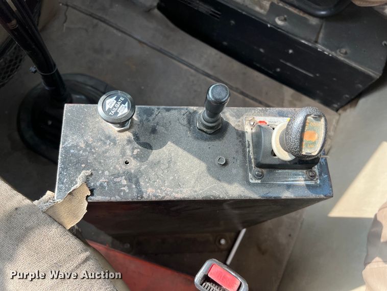 image for item DS3043 2013 International PayStar 5900i semi truck