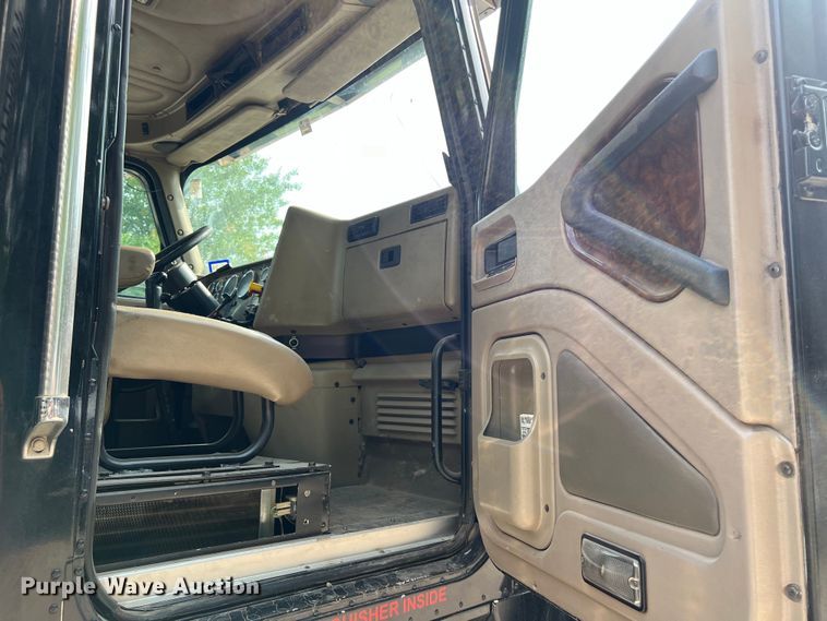 image for item DS3043 2013 International PayStar 5900i semi truck