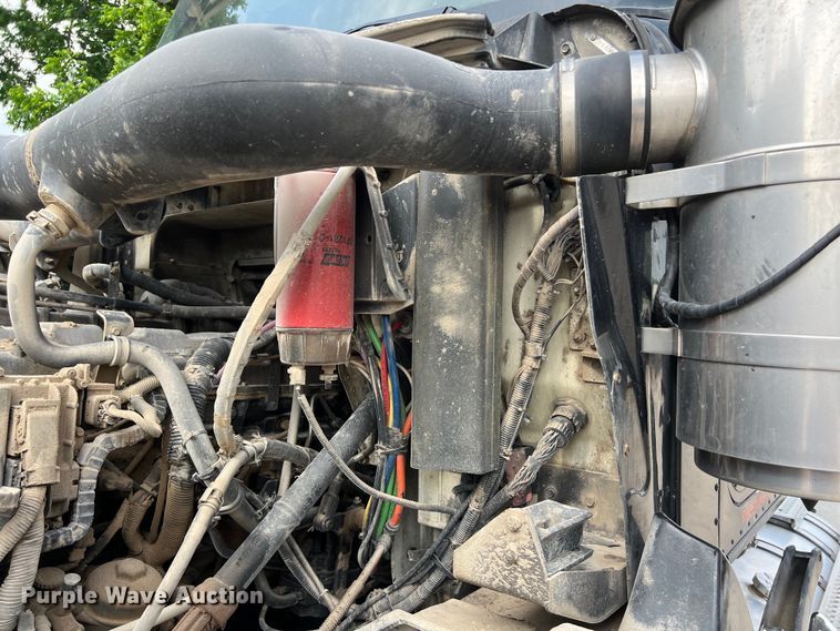 image for item DS3043 2013 International PayStar 5900i semi truck