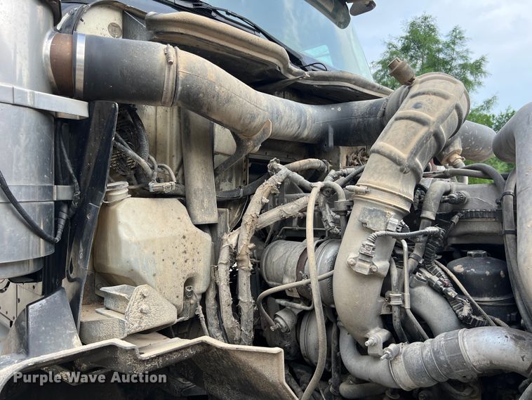 image for item DS3043 2013 International PayStar 5900i semi truck