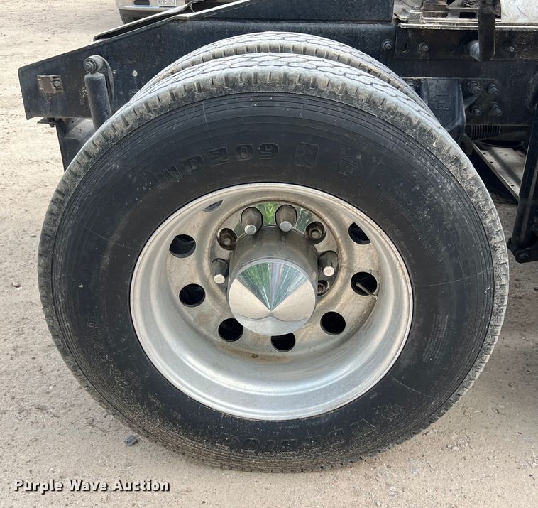 image for item DS3043 2013 International PayStar 5900i semi truck