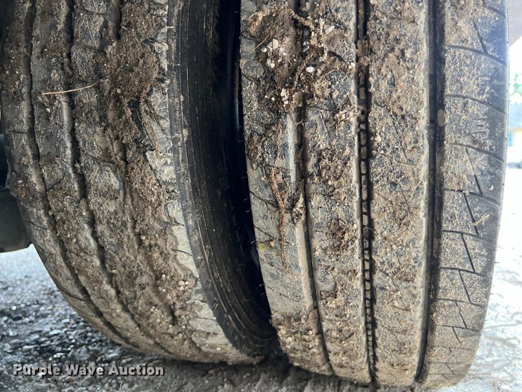 image for item DS3044 1997 Landoll 317A-48 drop deck trailer