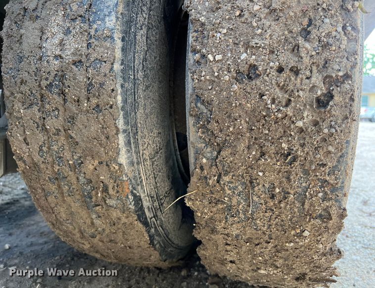 image for item DS3044 1997 Landoll 317A-48 drop deck trailer