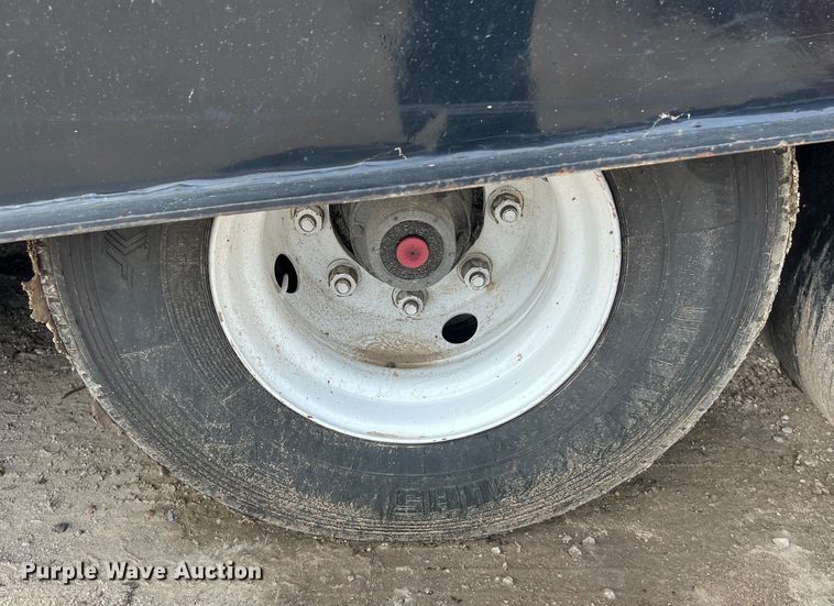 image for item DS3044 1997 Landoll 317A-48 drop deck trailer