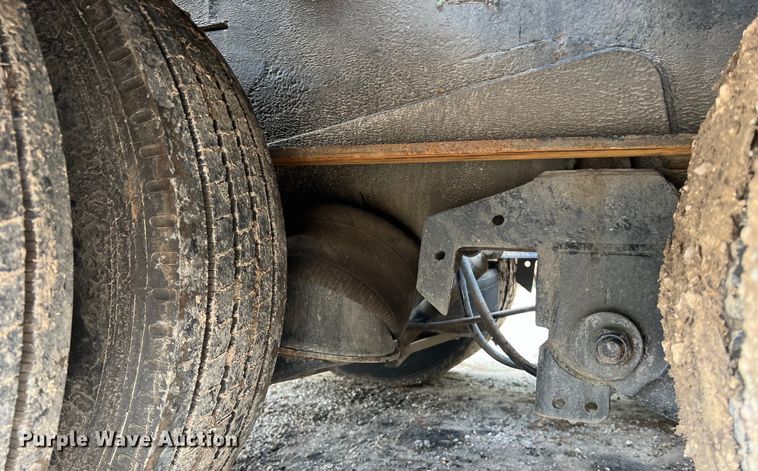 image for item DS3044 1997 Landoll 317A-48 drop deck trailer