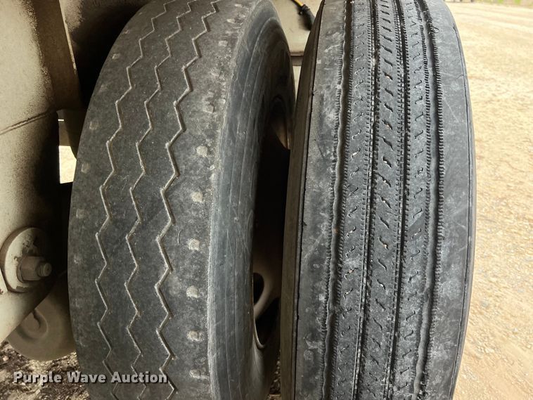 image for item DS3055 2010 Trinity Eagle Bridge live bottom trailer