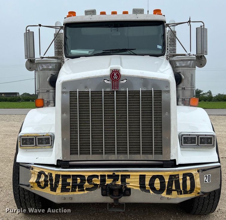 image for item DS3057 2013 Kenworth T800 semi truck