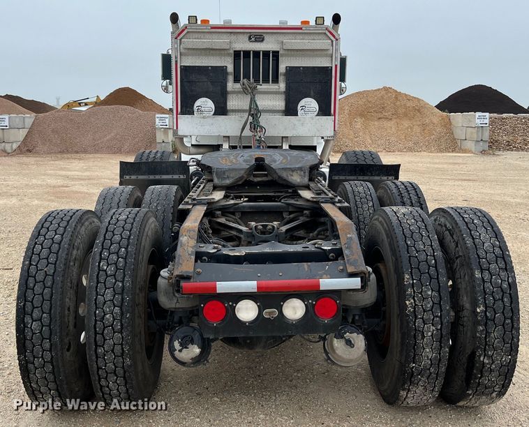 image for item DS3057 2013 Kenworth T800 semi truck