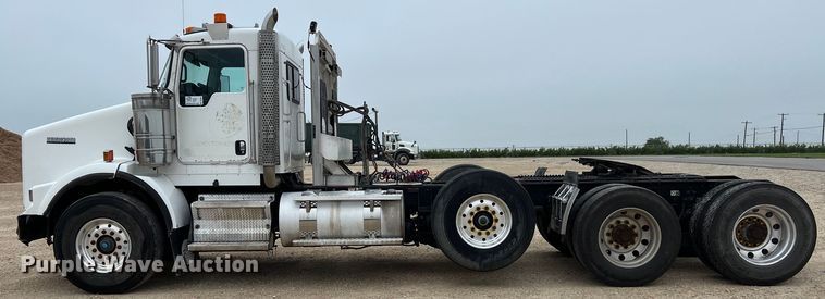 image for item DS3057 2013 Kenworth T800 semi truck