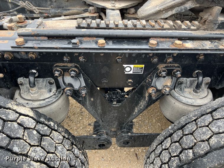 image for item DS3057 2013 Kenworth T800 semi truck