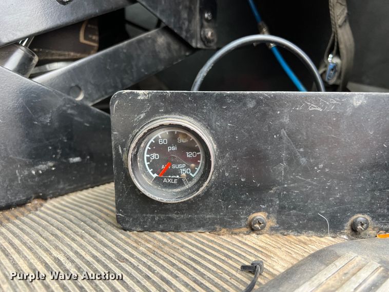 image for item DS3057 2013 Kenworth T800 semi truck