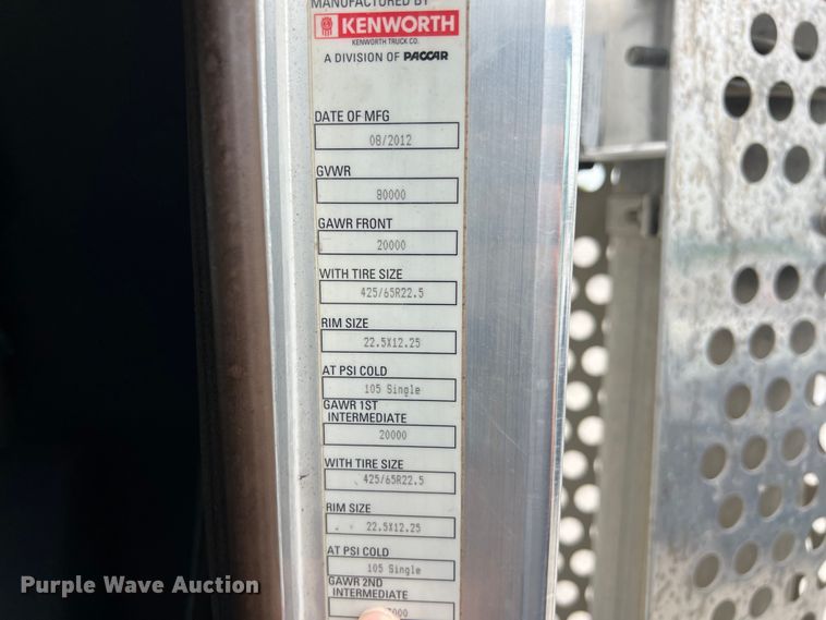 image for item DS3057 2013 Kenworth T800 semi truck