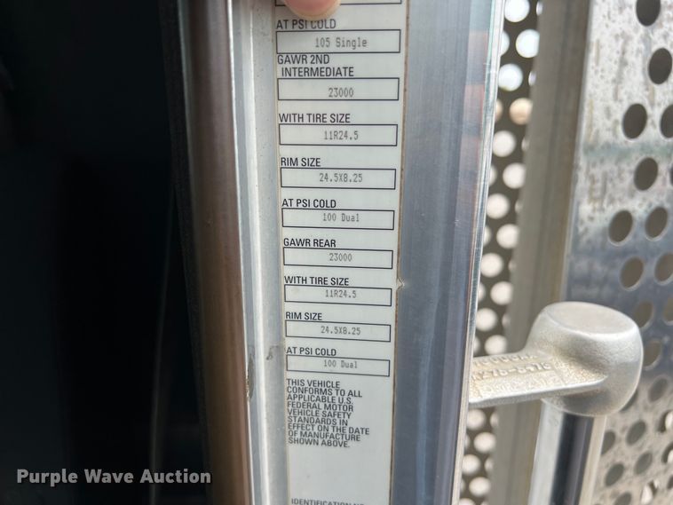 image for item DS3057 2013 Kenworth T800 semi truck