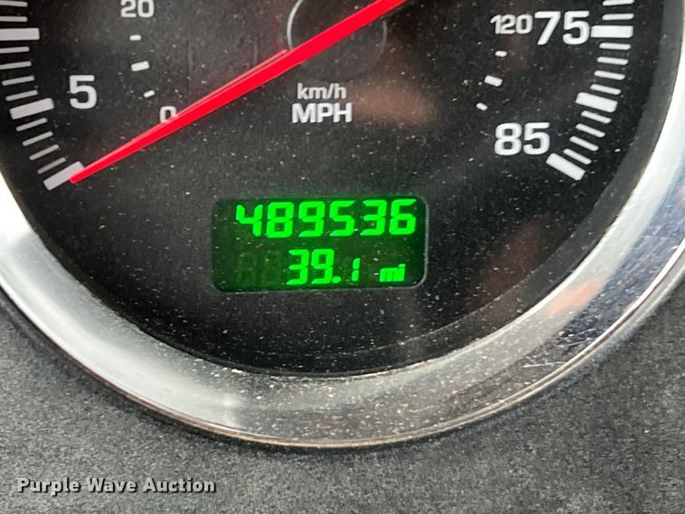 image for item DS3057 2013 Kenworth T800 semi truck