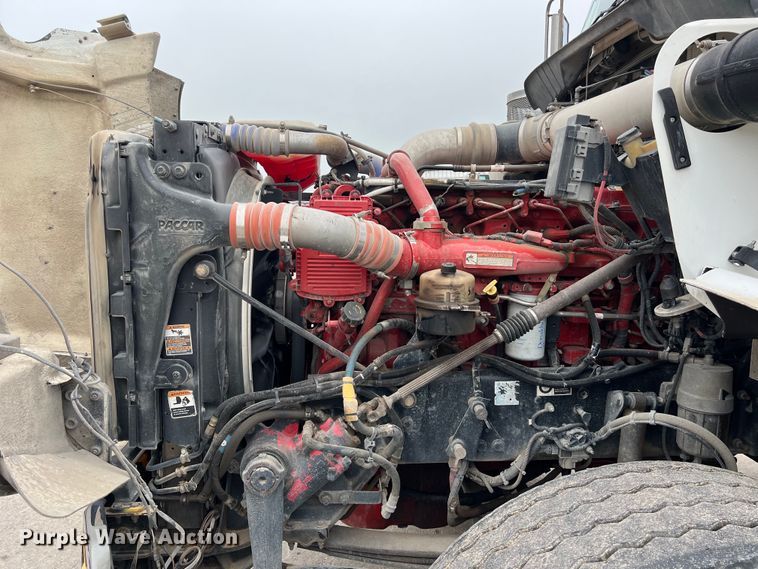 image for item DS3057 2013 Kenworth T800 semi truck