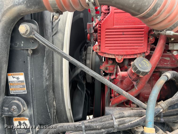 image for item DS3057 2013 Kenworth T800 semi truck