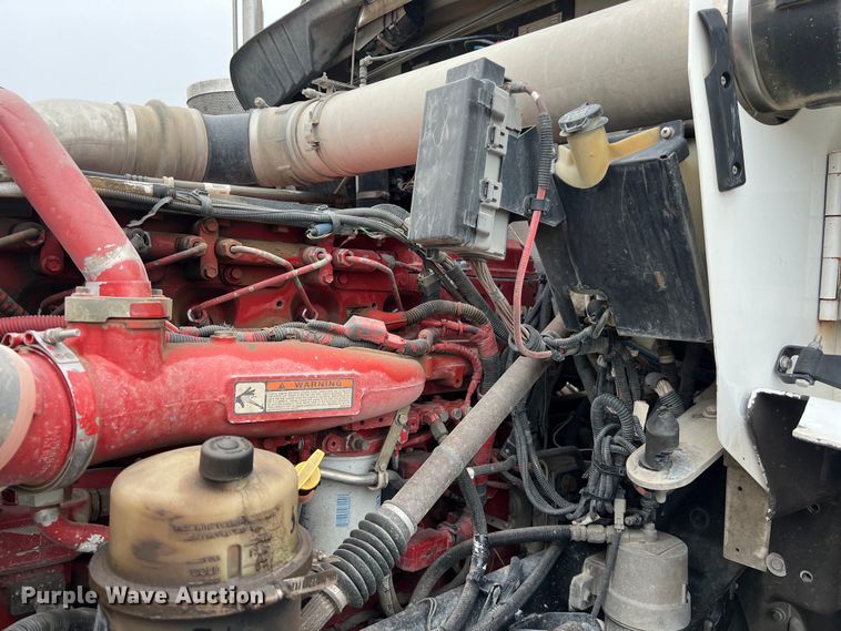 image for item DS3057 2013 Kenworth T800 semi truck