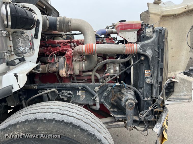 image for item DS3057 2013 Kenworth T800 semi truck