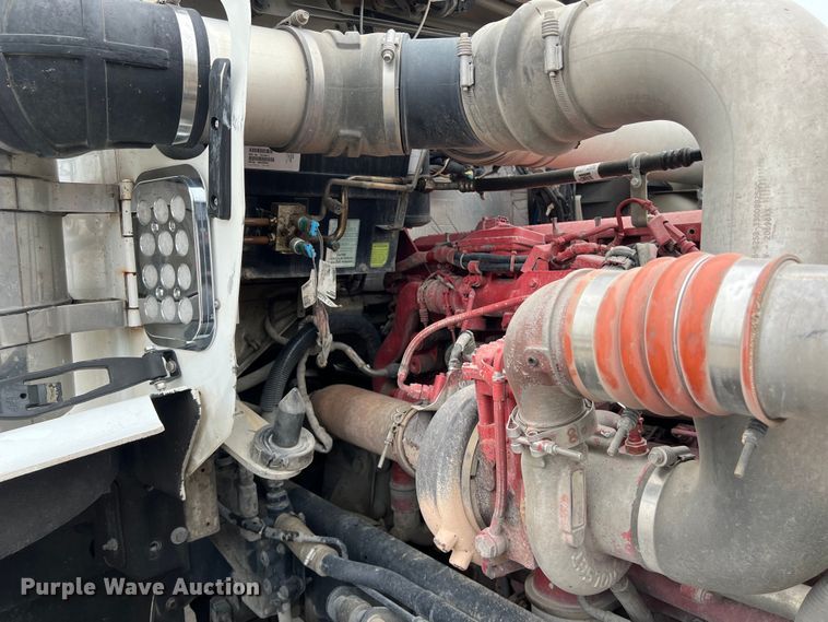 image for item DS3057 2013 Kenworth T800 semi truck