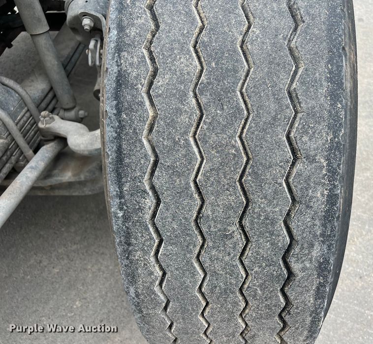 image for item DS3057 2013 Kenworth T800 semi truck